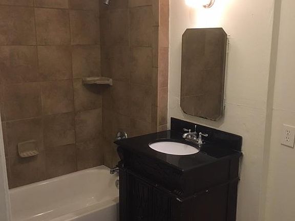 4th image of 909 W 18th St