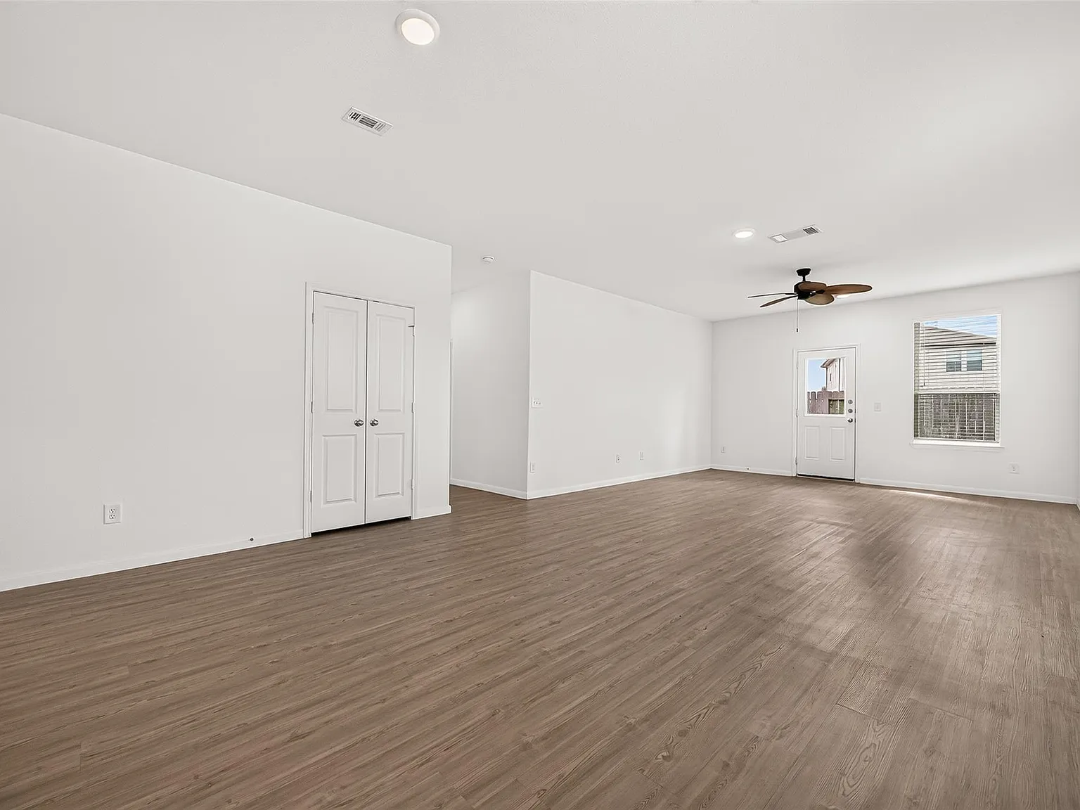 4 bed, 2.0 bath, 1699 sqft, $2,000 — Photo 4