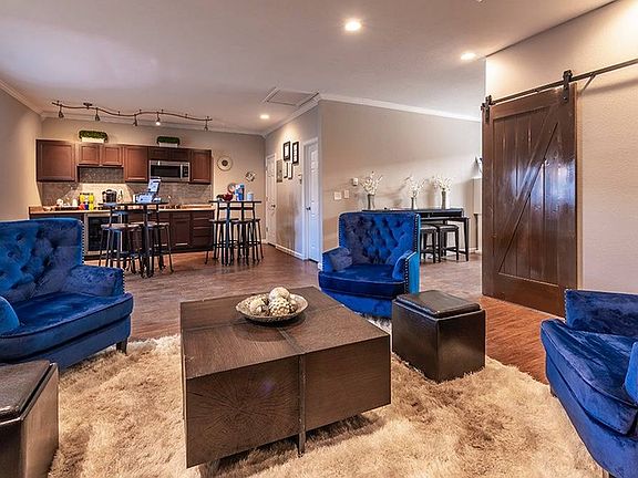 wh_pikesplace_residentlounge1_1200x675
