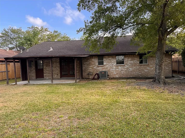 604 Briarclift Ln — Photo 8