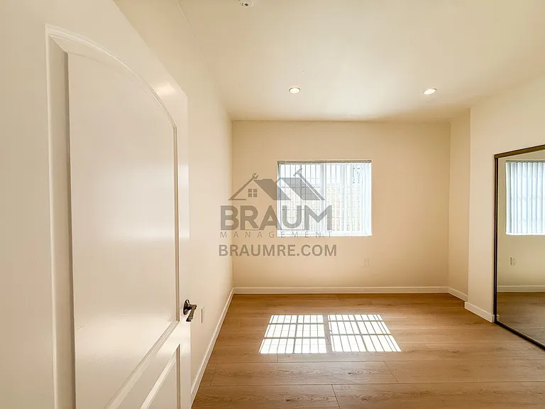 1423 Franklin St — Photo 23