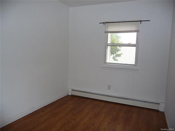 5th image of 92 Sheffield Dr