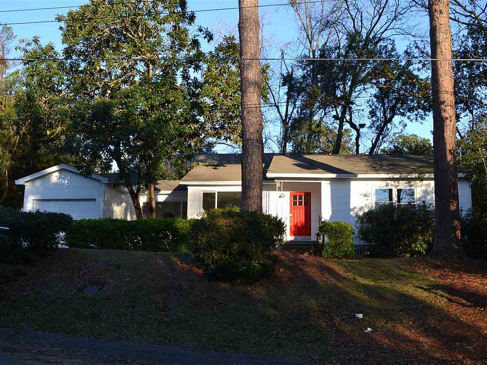 1st image of 915 Carraway St