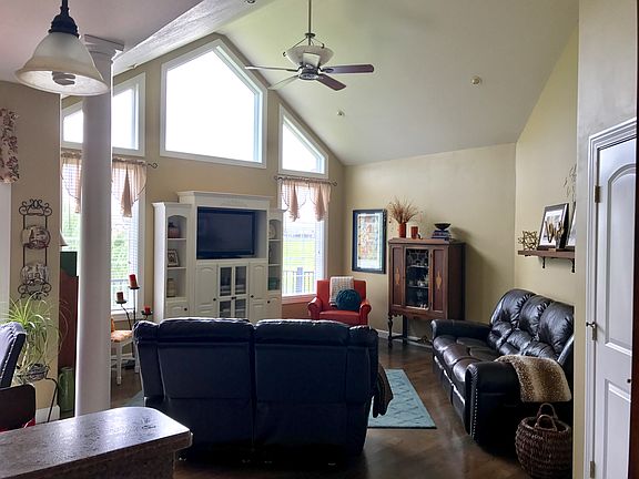 3rd image of 301 Settlers Ridge Dr