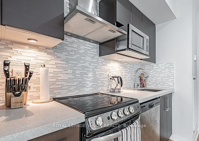 58 Orchard View Blvd #1109 — Photo 3