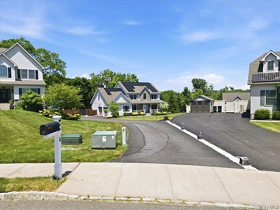 3rd image of 5 Gleneagles Court