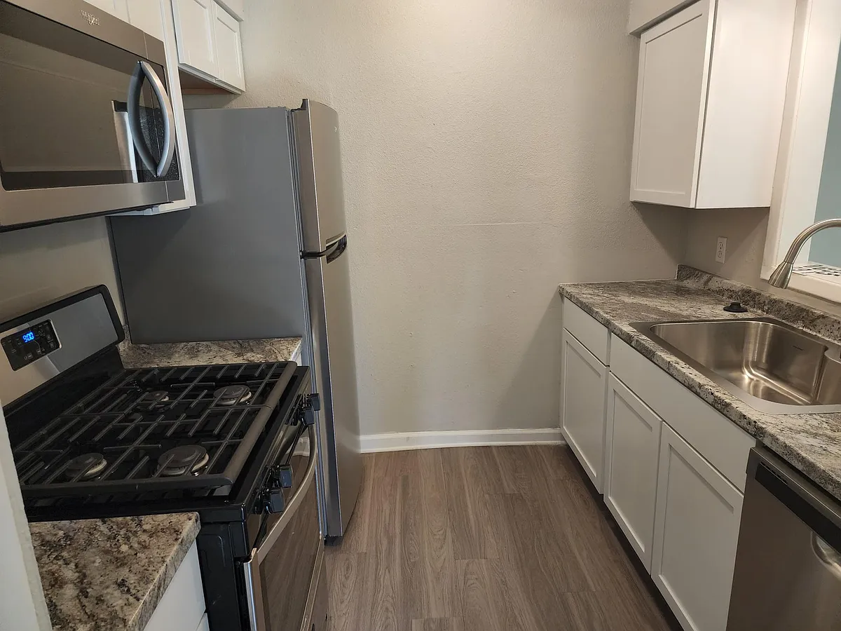 kitchen from entry view - 2409 Mission Hill Dr #102