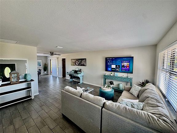 4th image of 118 Rotonda Cir