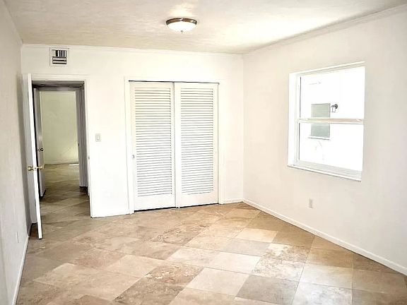 2nd image of 205 S Lincoln Ave #205