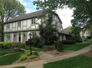 762 Haw Thicket Ln, Saint Louis, MO 63131