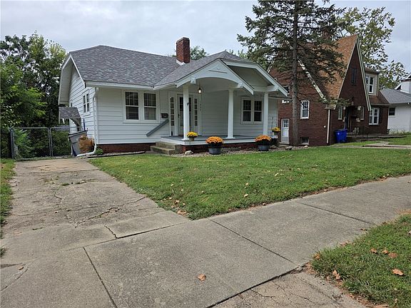 2nd image of 1335 W Riverview Ave