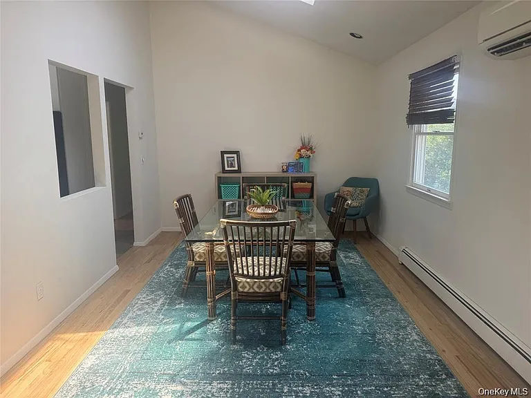 458 W Chester St #UPPER — Photo 6