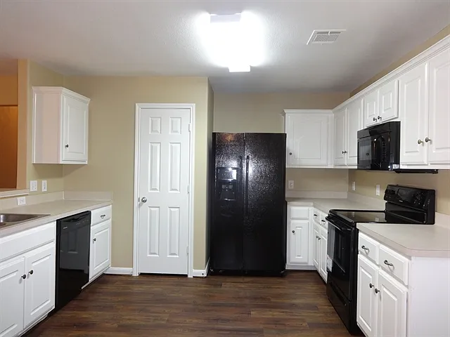 4530 Nueces River Loop — Photo 2