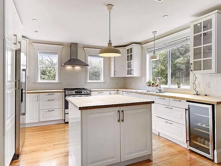 1st image of 3044 Harriet Ave #2