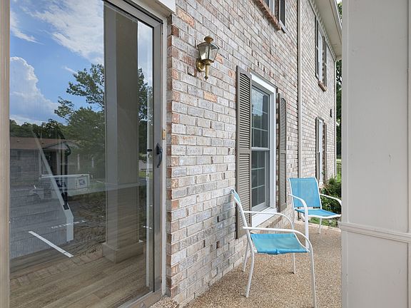5th image of 102 Northcrest Ct