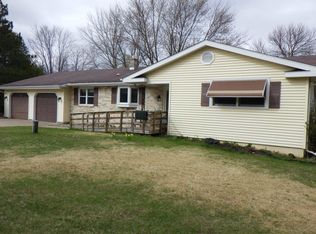 N10674 Lakeshore Rd, Clintonville, WI 54929