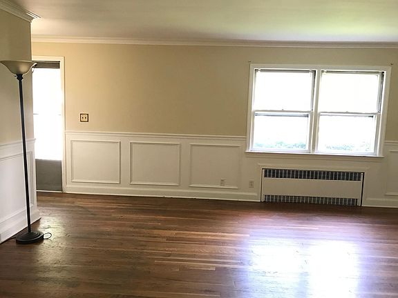 Front entrance to spacious 19 x15.5  livingroom