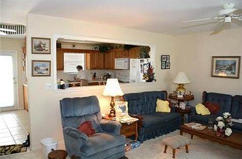 5th image of 805 NW Heatherwood Dr
