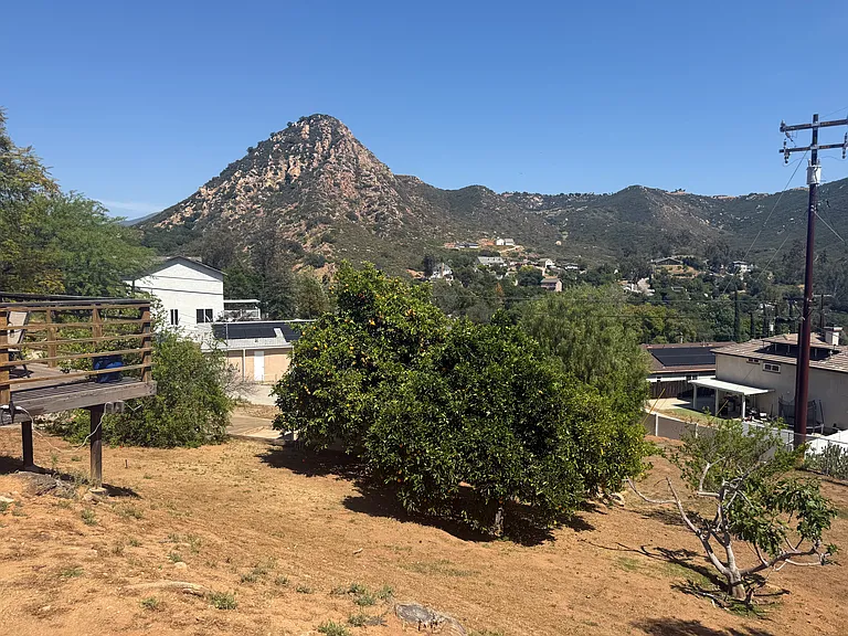 262 Editha Dr — Photo 16
