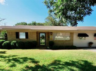 1504 Avenue A, Graham, TX 76450