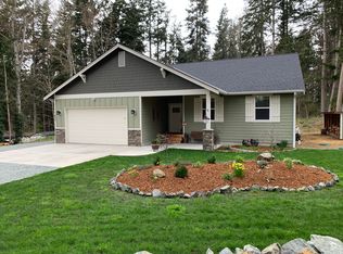237 Sunset Dr, Oak Harbor, WA 98277