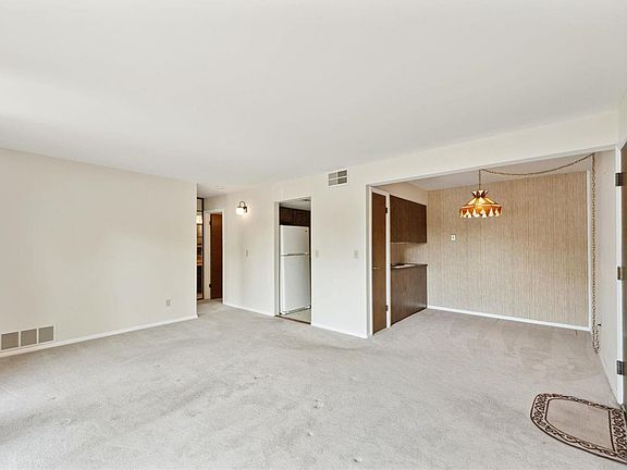 5th image of 1084 Mersey Bend Dr APT A