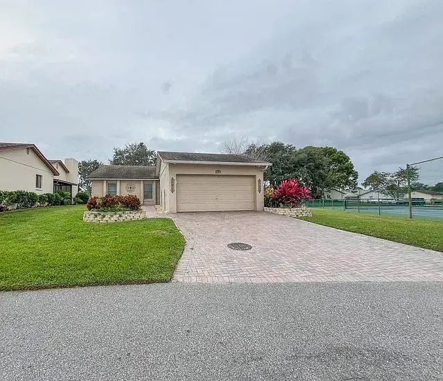 3998 Cypress Lndg S — Photo 2