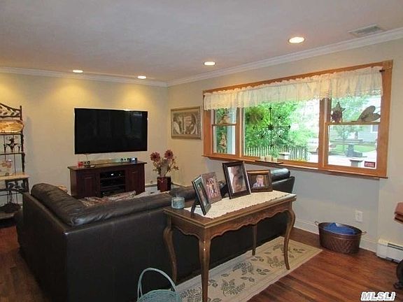 5th image of 1361 Gaston St