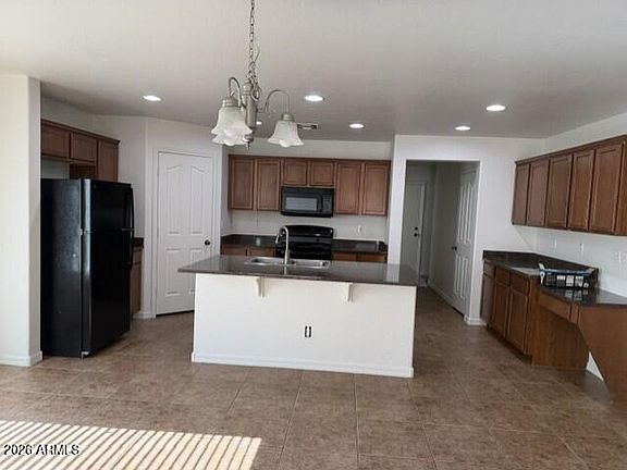 3rd image of 887 W Desert Hills Dr