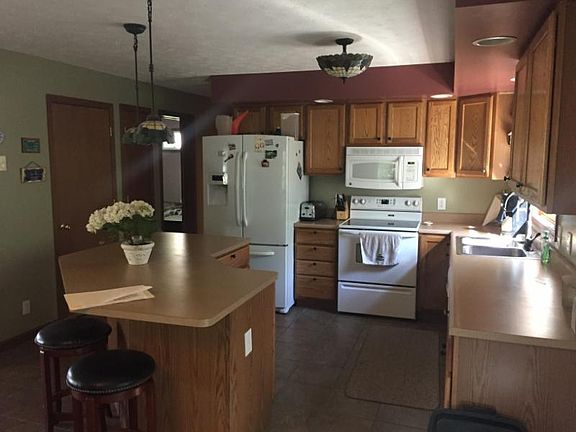 3rd image of 7447 Park Dr