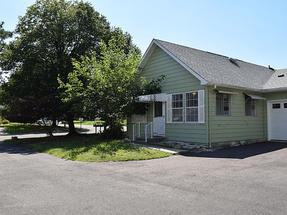 5th image of 6 Flintlock Ln #B