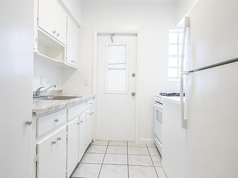320 84th St #8 — Photo 17