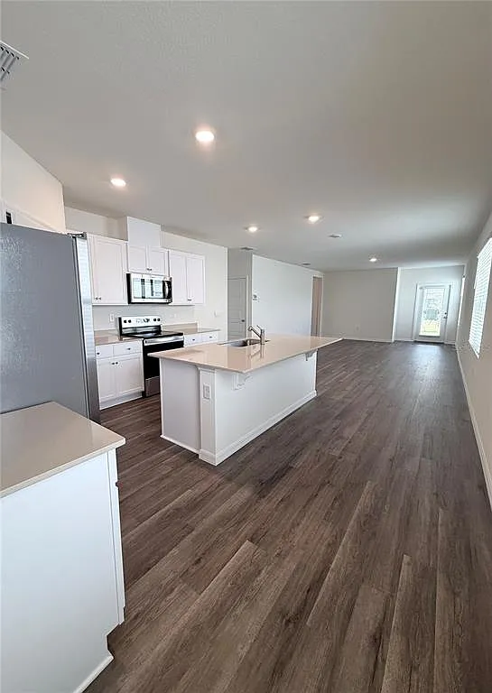 4 bed, 2.0 bath, 2138 sqft, $2,250 — Photo 4