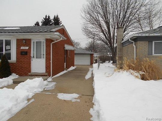 2nd image of 27347 Crestwood Dr