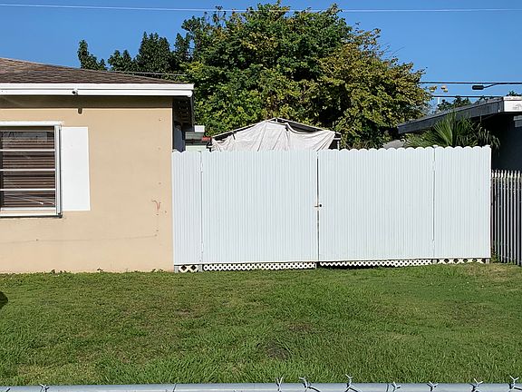 4th image of 14421 Lincoln Blvd