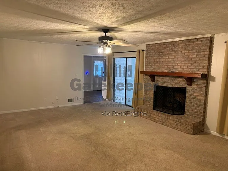 120 Riley Ct — Photo 4
