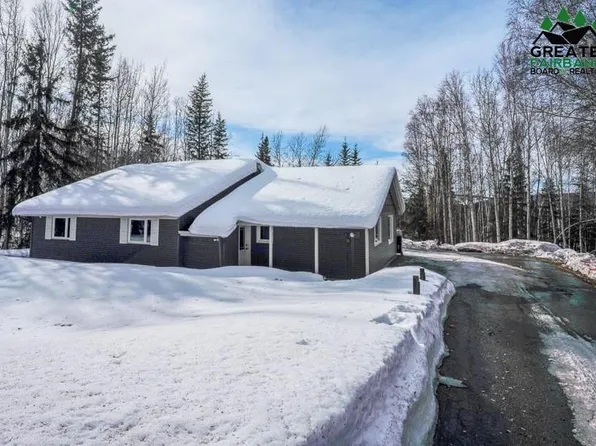 709 Wanda Dr, North Pole, AK 99705