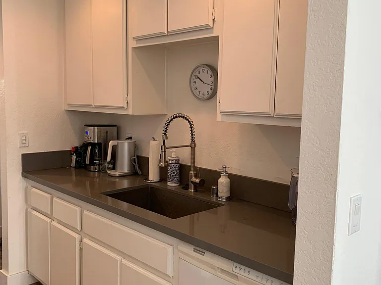 1751 S Bentley Ave #6 — Photo 10