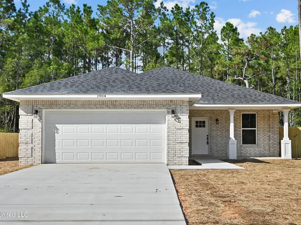 1904 Kingslea Dr, Gautier, MS 39553