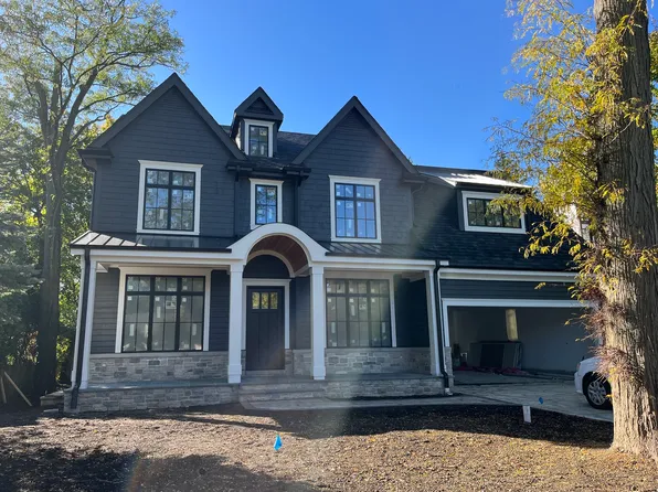 37 Overlook Dr, Golf, IL 60029