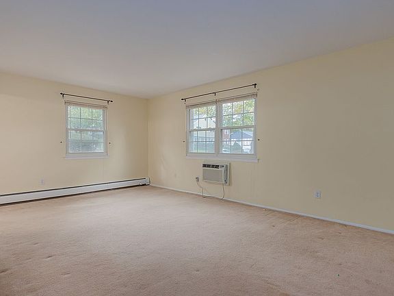 4th image of 218 Parkside Dr