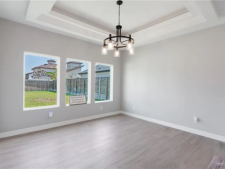 3419 Inez St — Photo 14