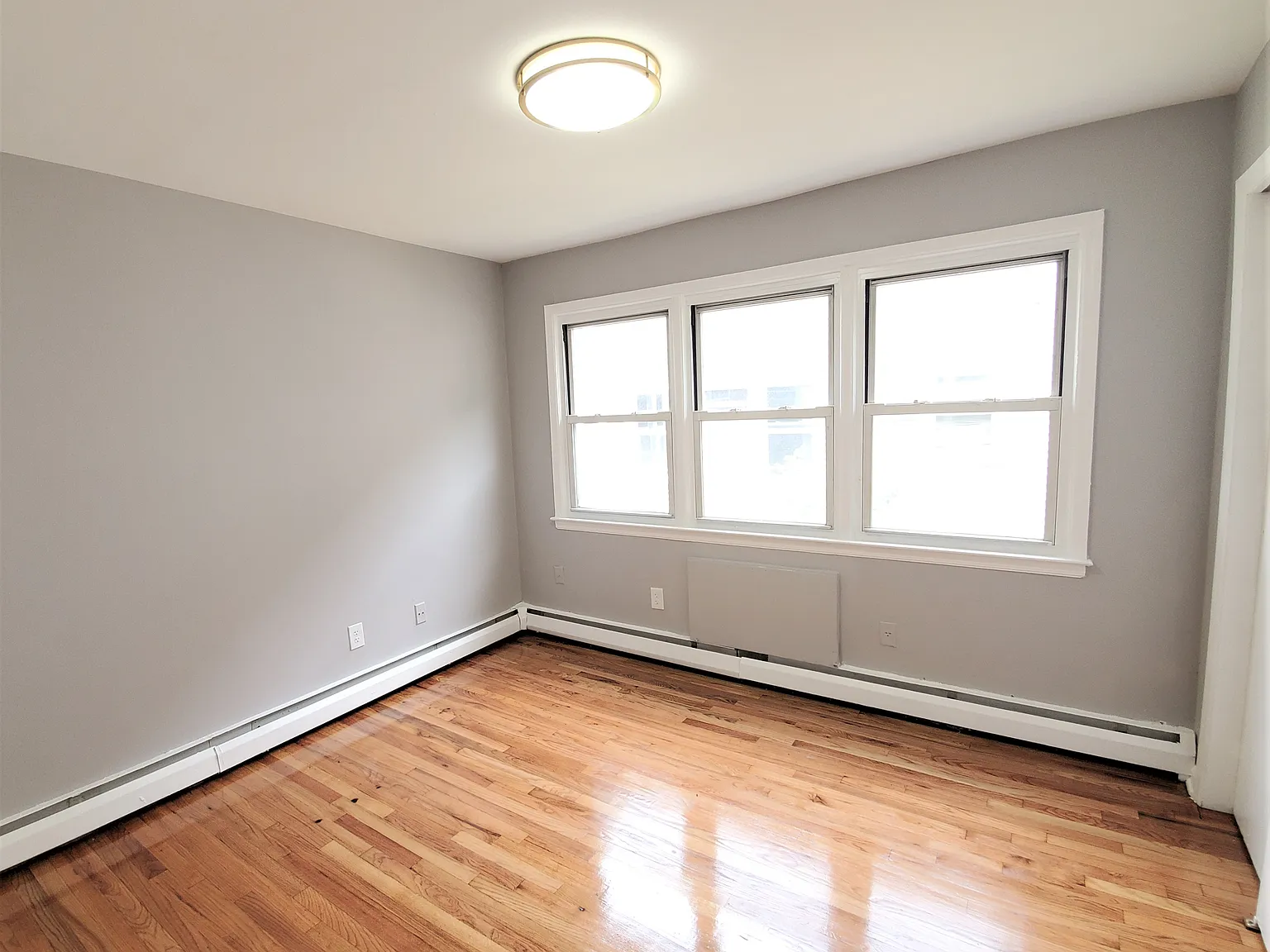 Studio, 900 sqft, $1,600 — Photo 3