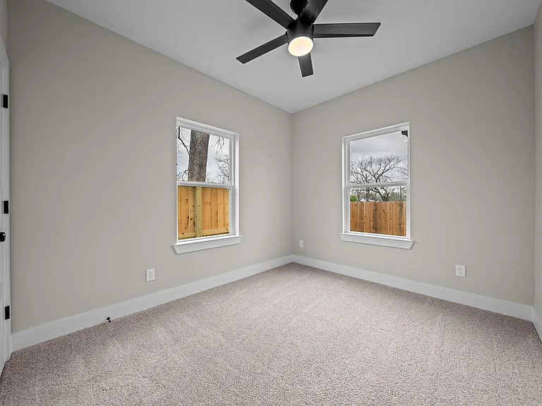 929 Green Meadow Ln #B — Photo 12