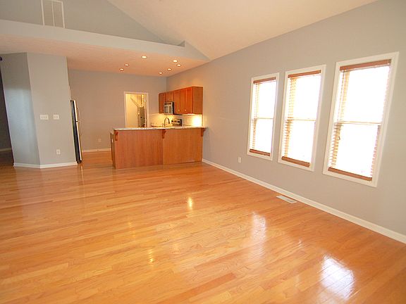 5th image of 2225 N Scioto St