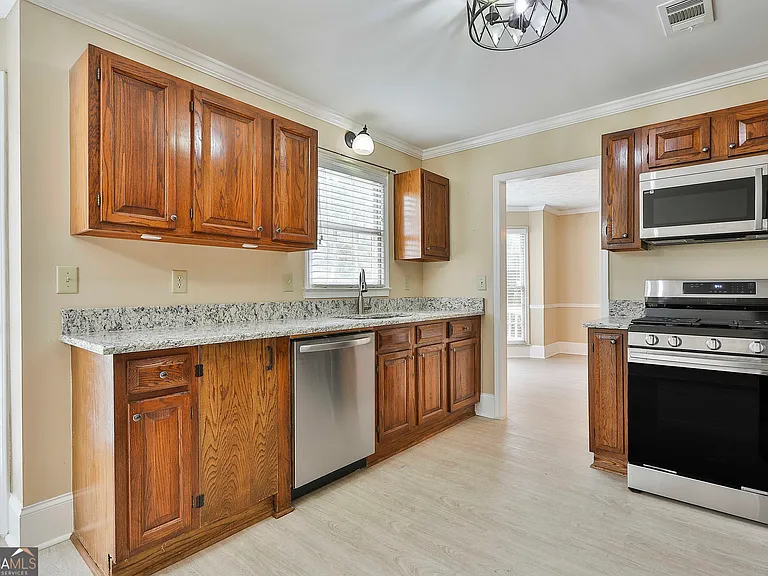 544 Sullivan Rd — Photo 14