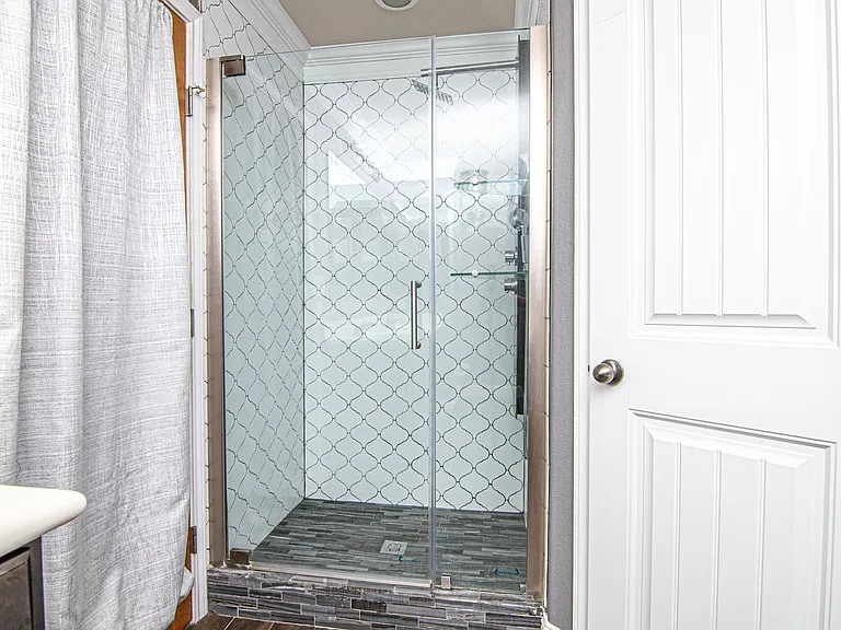 5705 Champions Dr — Photo 11
