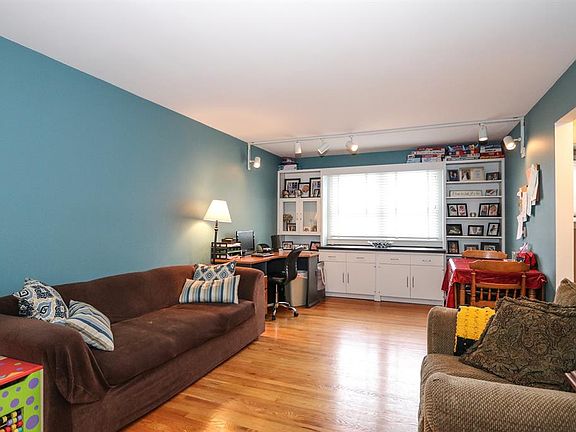4th image of 7266 Applevalley Ct