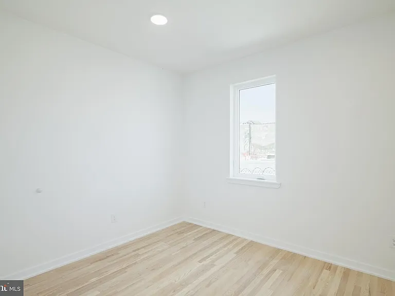 1842 E Harold St #4 — Photo 4
