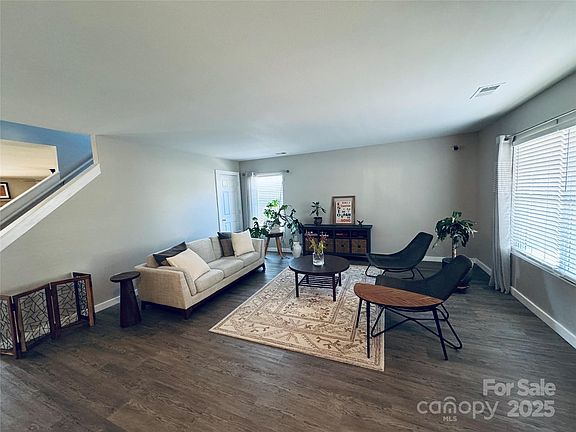 4th image of 3827 Larkhaven Village Dr